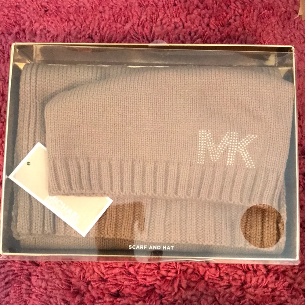 Michael Kors hat & scarf set